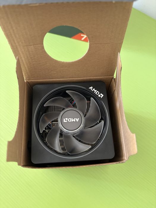 AMD Wraith Prism RGB охладител НЕИЗПОЛЗВАН