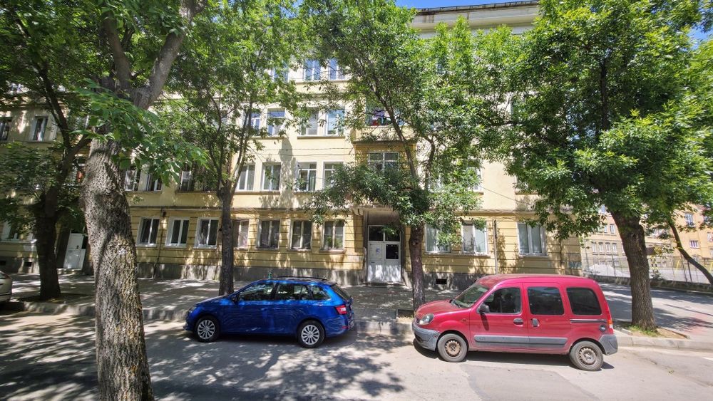 Продава се 2-ст. тухлен апартамент на ТОП локация в жк.Изток,гр.Перник