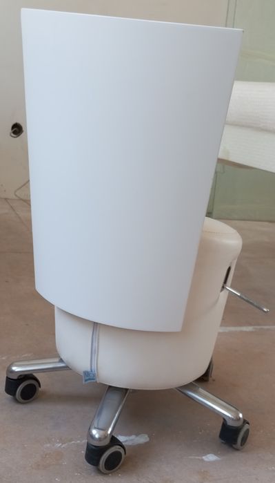 Стул для мастеров в салоне красоты