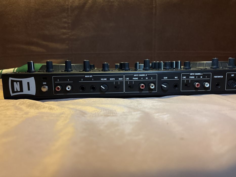 Consola Traktor Kontrol S4