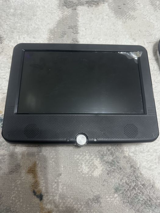 Портативный DVD плеер.