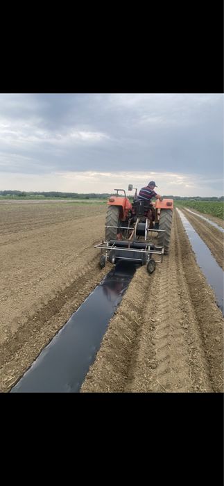 Mașină întins folie,picurare și marcator plantare