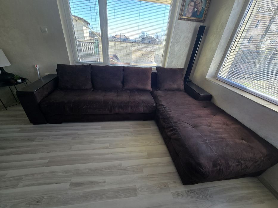 Ъглов диван с функция сън и ракла