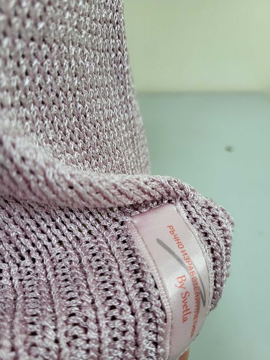 Топ с перли в различни цветове.