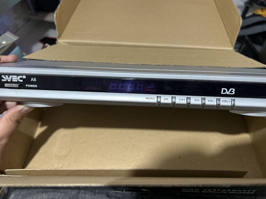 Продам цифровой спутниковый ресивер SVEC A8