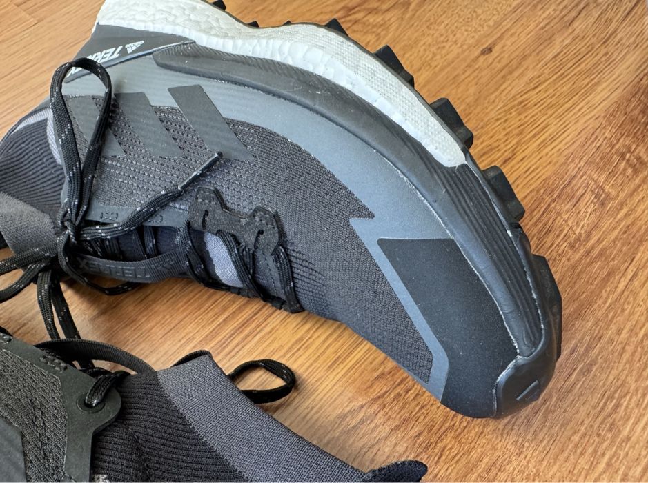 Sneakersi / ghete Adidas Terrex de dama (Nike, Puma)