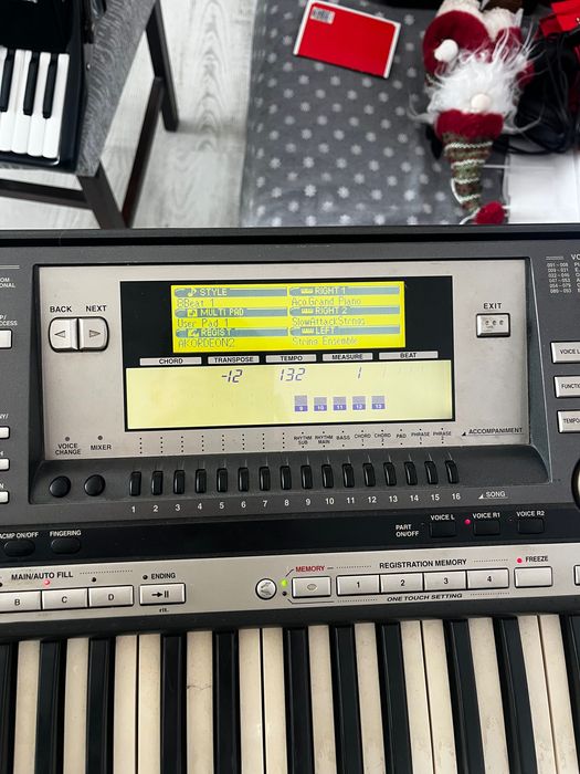 Продавам клавир YAMAHA PSR-640