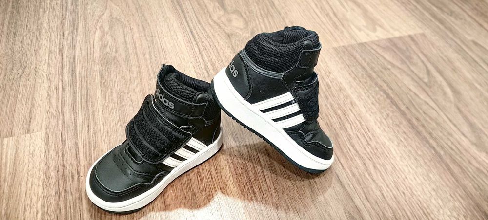 Ботички Adidas 22