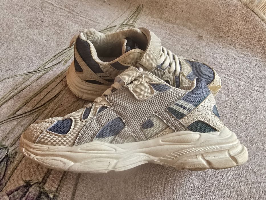 Продам кроссовки Asics