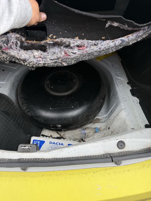 Vind firma taxi doua masini douà locuri