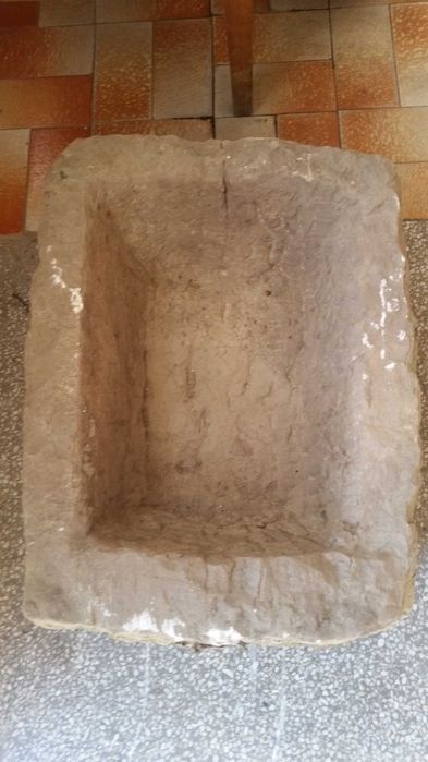 Каменно дялано корито