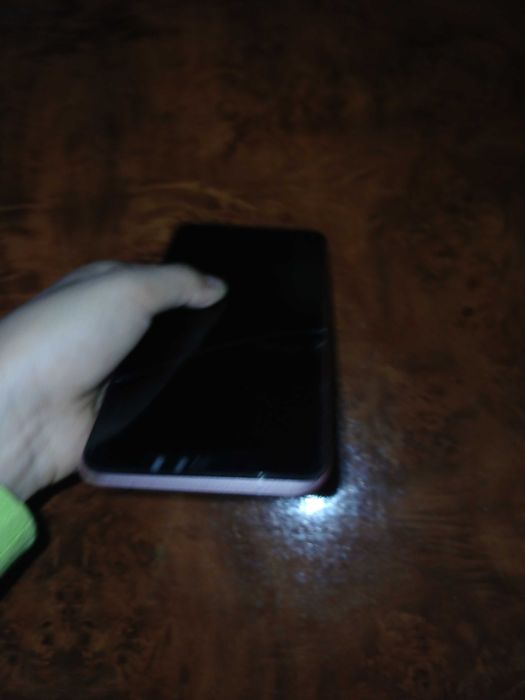 Telefon redmi 6 pro + korobka + chehol + amerikanskiy fleshka 8gbli