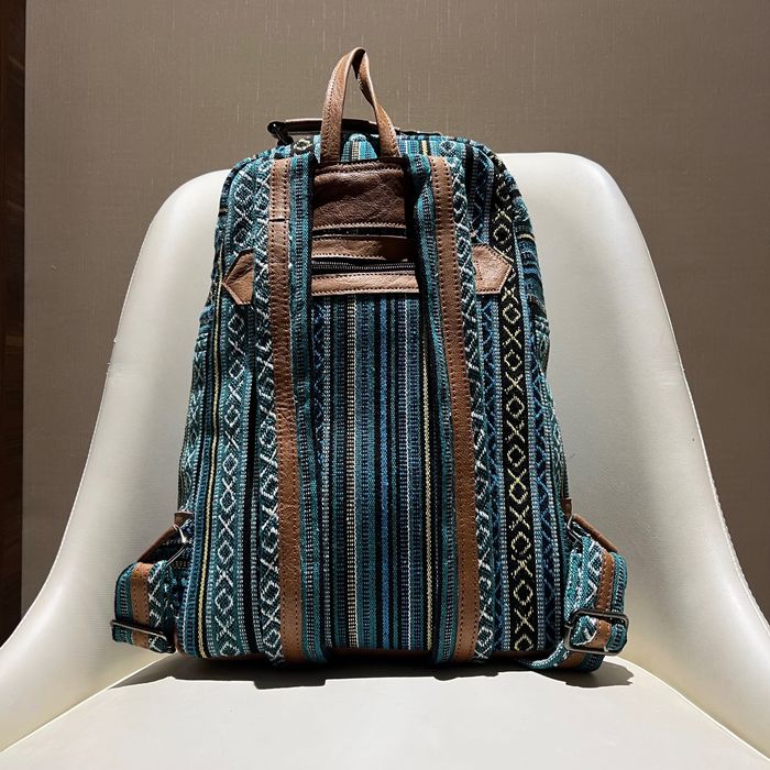 Кожаный рюкзак с орнаментом