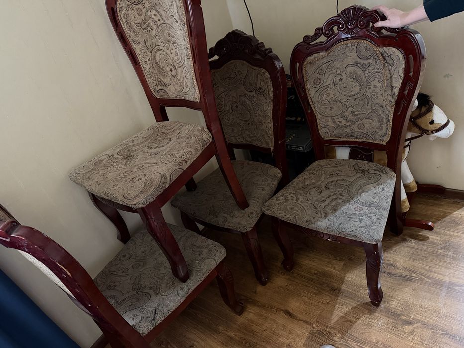 Стулья деревянные