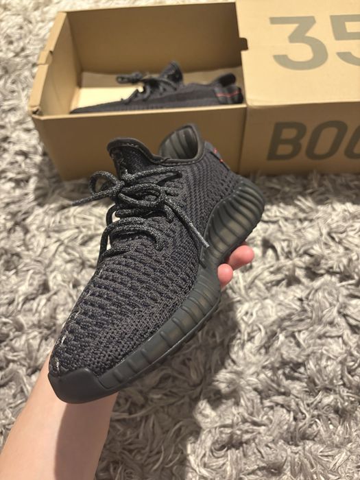 Yeezy 350v2 black