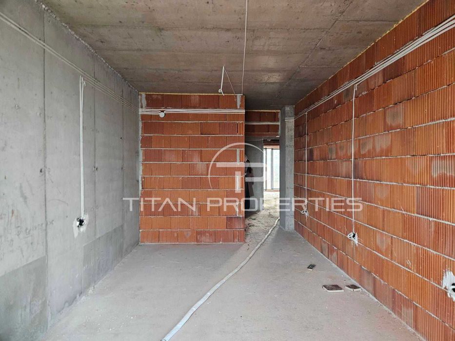 Продава се Тристаен апартамент в Пловдив, Гагарин - 122 кв.м за 1296 €/кв.м - Снимка #1