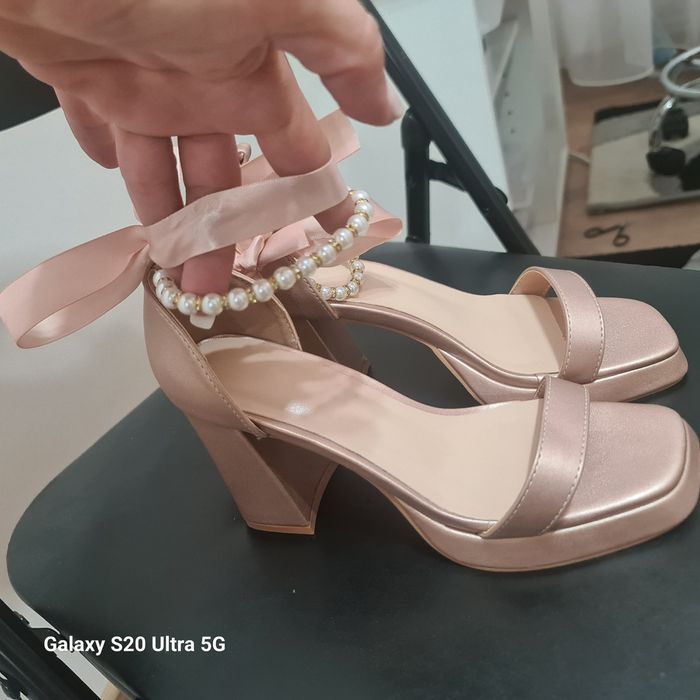 Sandale marimea 37