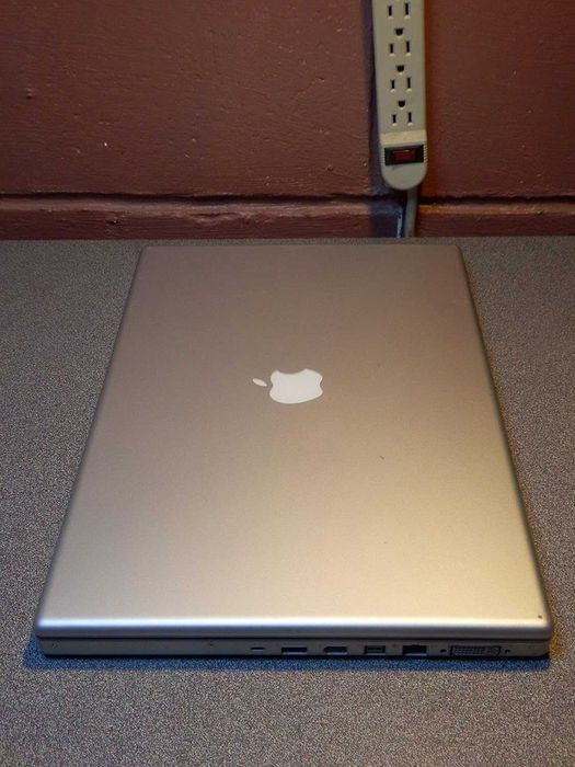Laptop core2duo Apple Macbook Pro A1261 17 inch - functional