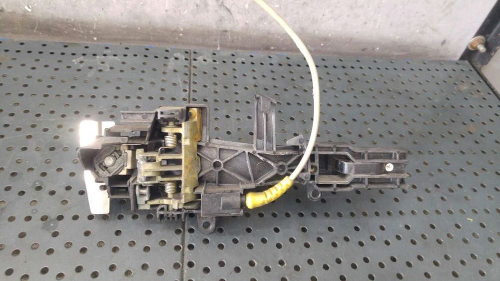 Maner usa stanga fata bmw seria 1 e87