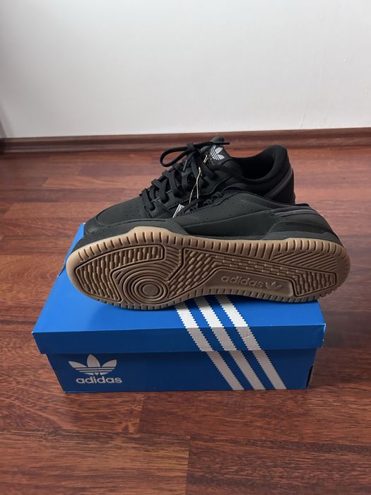 Adidas Team Court 2 - marimea 42 2/3 - noi cu eticheta