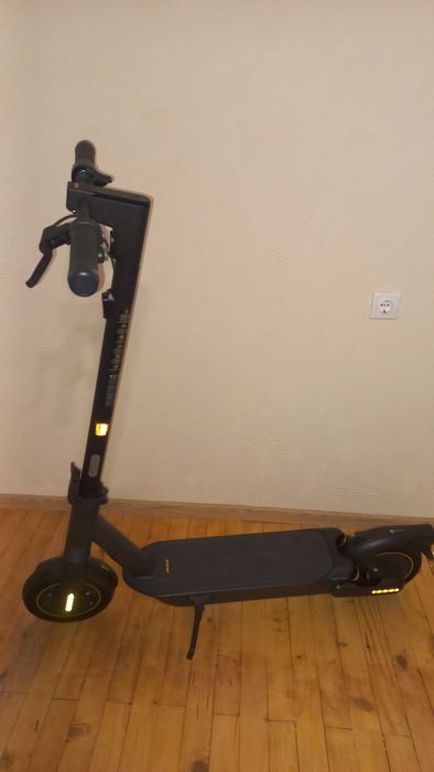 Електрическа тротинетка Segway Ninebot KickScooter MAX G2 E