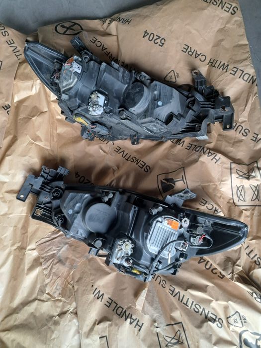 Faruri xenon si grila centrala mazda6 2014