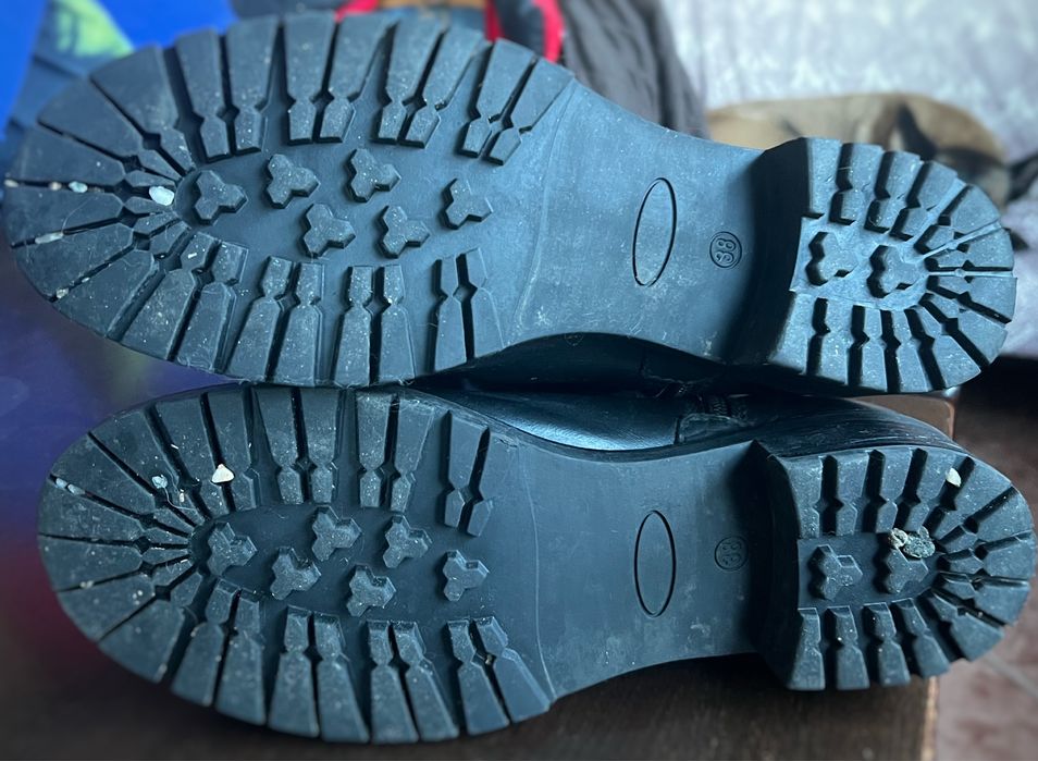 Cizme negre din piele