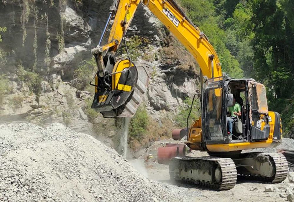 Concasoare MB CRUSHER BF60.1 S4 pt BULDOEXCAVATOR 10-18 Tone