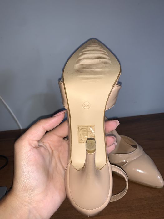 Pantofi crem cu toc