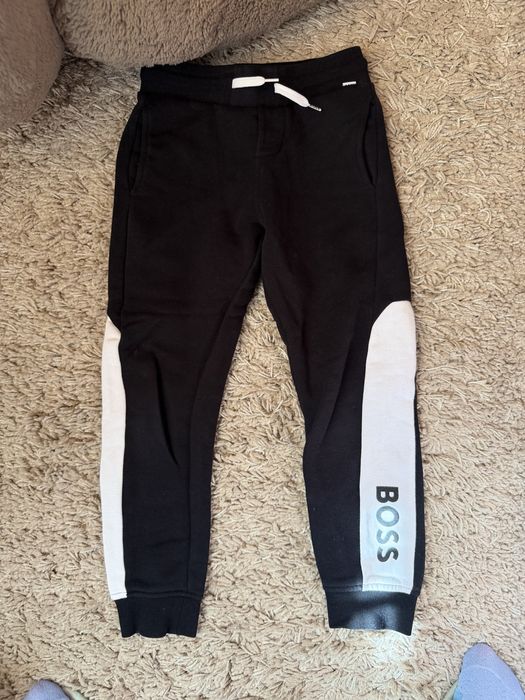Анцуг BOSS черен за 6 години