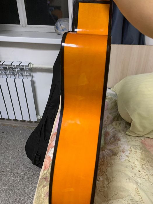 гитара  почти новый 1год только