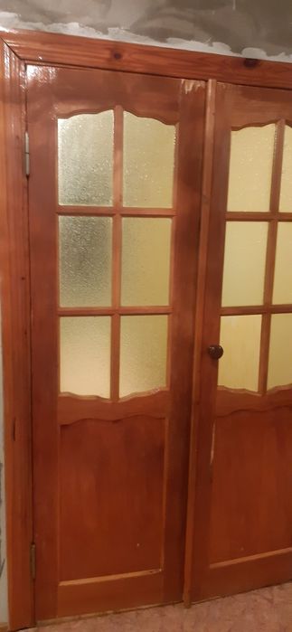 Продам б/у двери деревянные