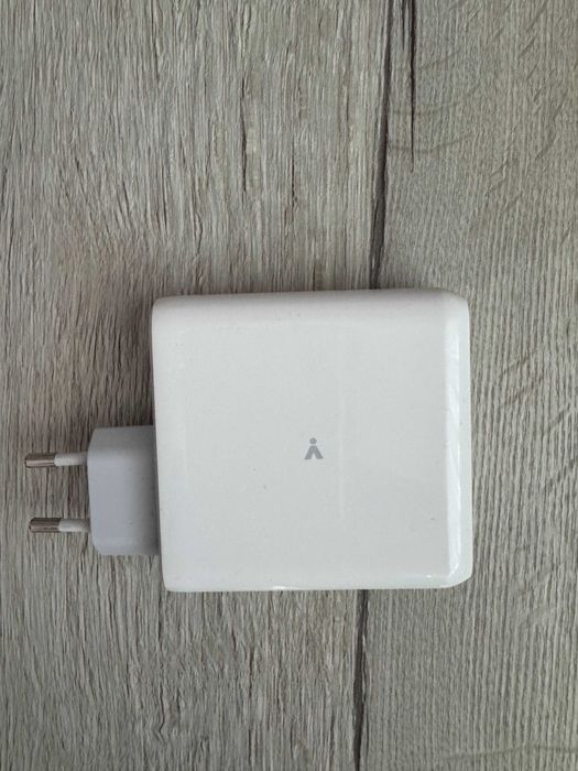 Продавам iStyle зарядно 100W