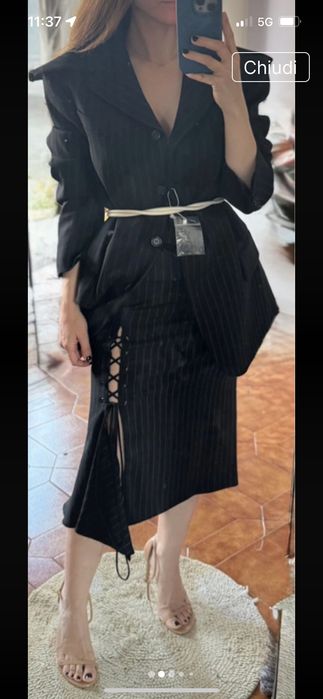 Costum  cu fusta  lana virgină fina Max Mara