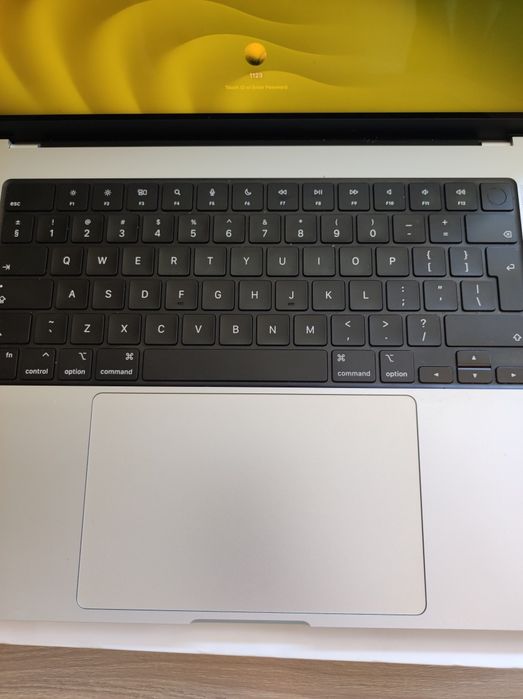 MacBook Pro 16" M1 / 16GB RAM / 512GB SSD  SILVER