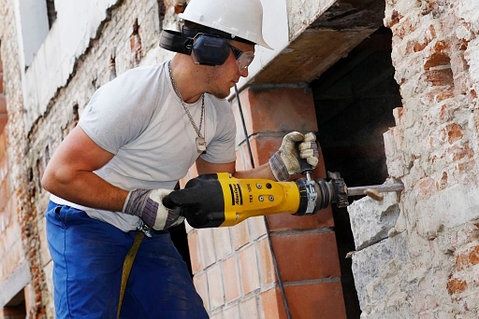 Демонтаж стен полов перекрытий снос домов слом