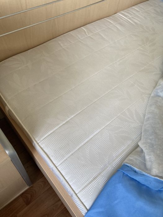 Кровать с матрасом 160*200