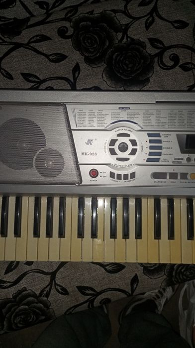 Продам синтезатор