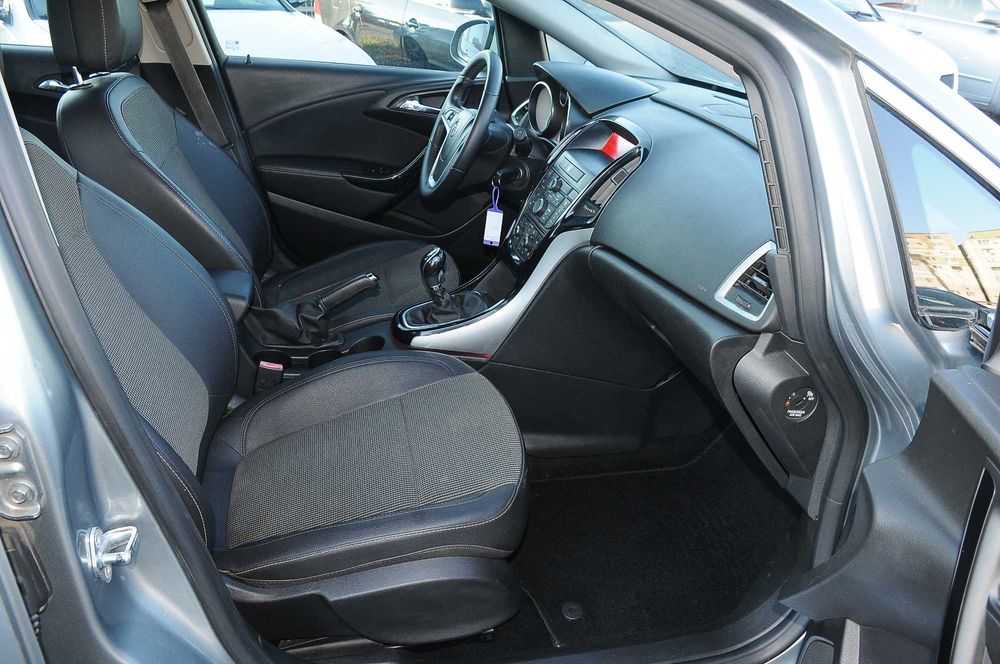 OPEL Astra J 2015 1.6CDTi 110 CP E6 6 trepte clima piele/textil, recent adus inmatriculat 06.2026 primul proprietar RO