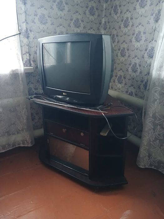 Продам шкаф телевизор тумбу диван