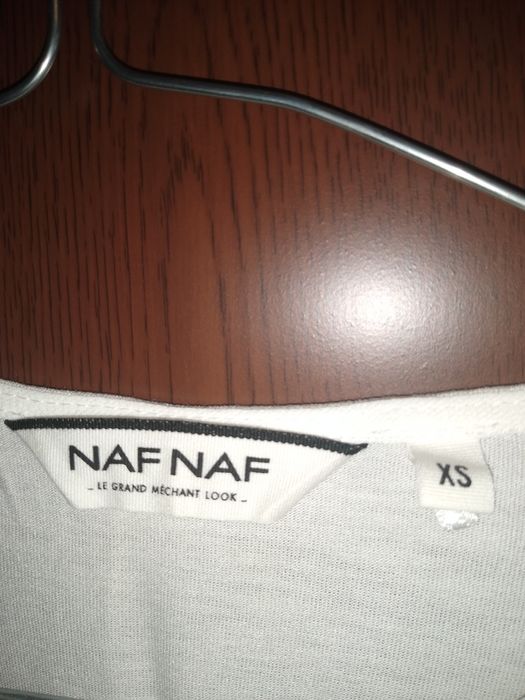 Елегантна бяла блуза .С красива дантелена яка.