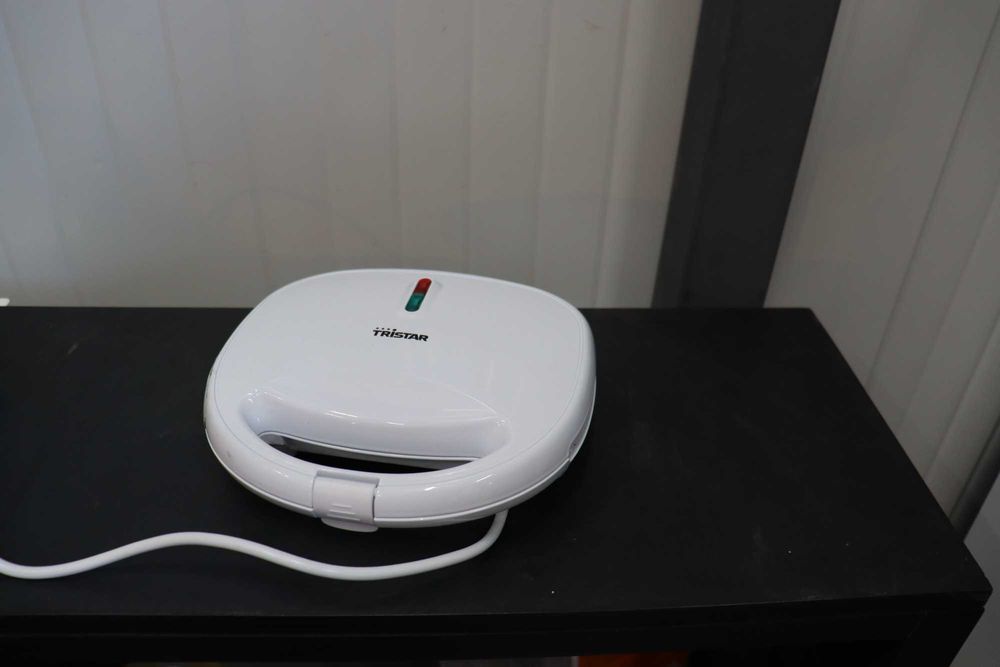 Уред за сандвичи Tristar SA-3052, 750 W, Бял с дефект