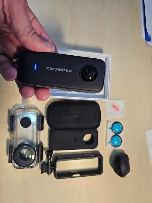 Camera Insta360 X2 aproape noua+ accesorii-Folosita ocazional
