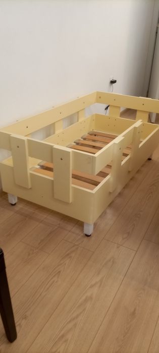 Детско легло с матрак в стил Монтесори, с матрак