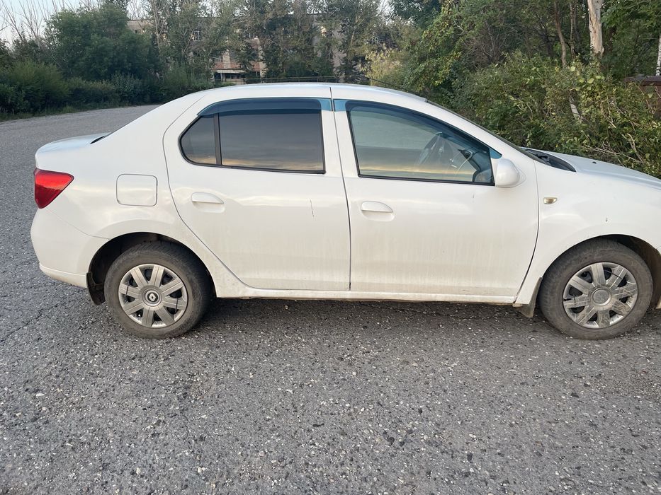 Рено логан 2015 года