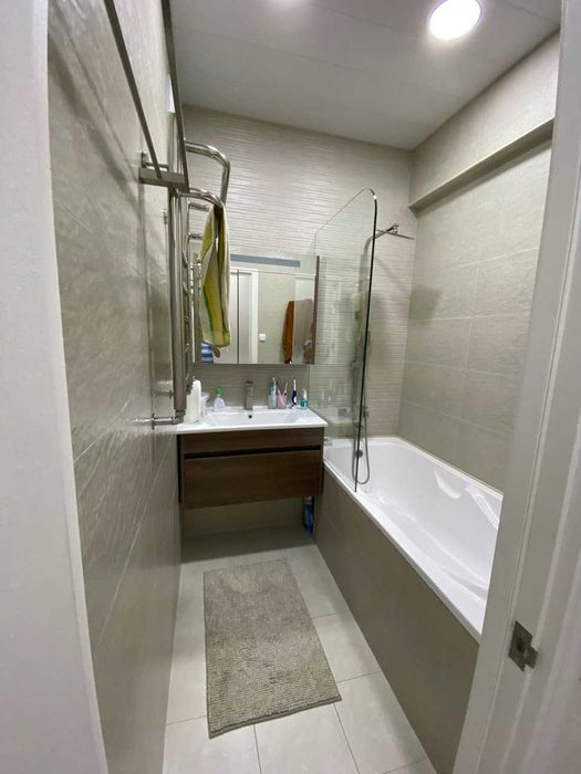 Продается ванная и стекло на нее