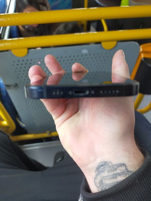 Iphone 12 64gb.   ,,