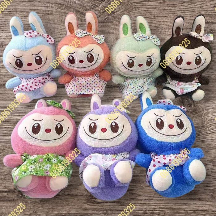 Плюшена играчка Labubu с дрешка и аксесоар – 25см, различни цветове
