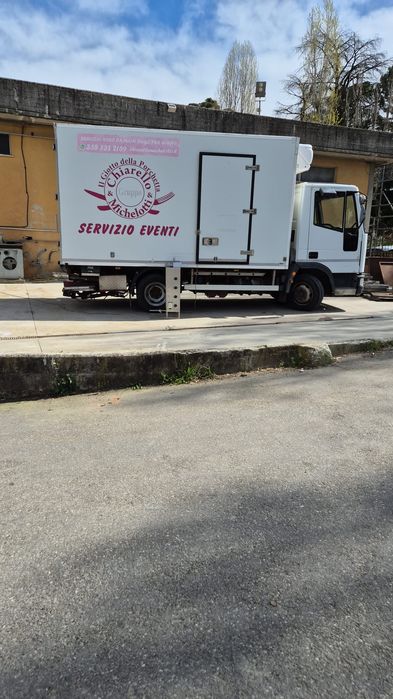Vând afacere la cheie - food truck + camion frigorific