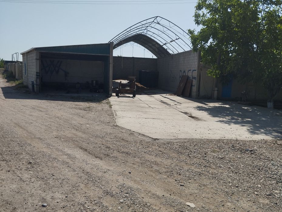 Toshrabot MFY uchaska va 3 ta sexlar sotiladi,6 x 13 bokisi bor